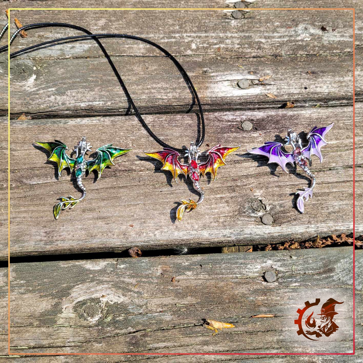 Épinglette ou collier Dragon scintillant