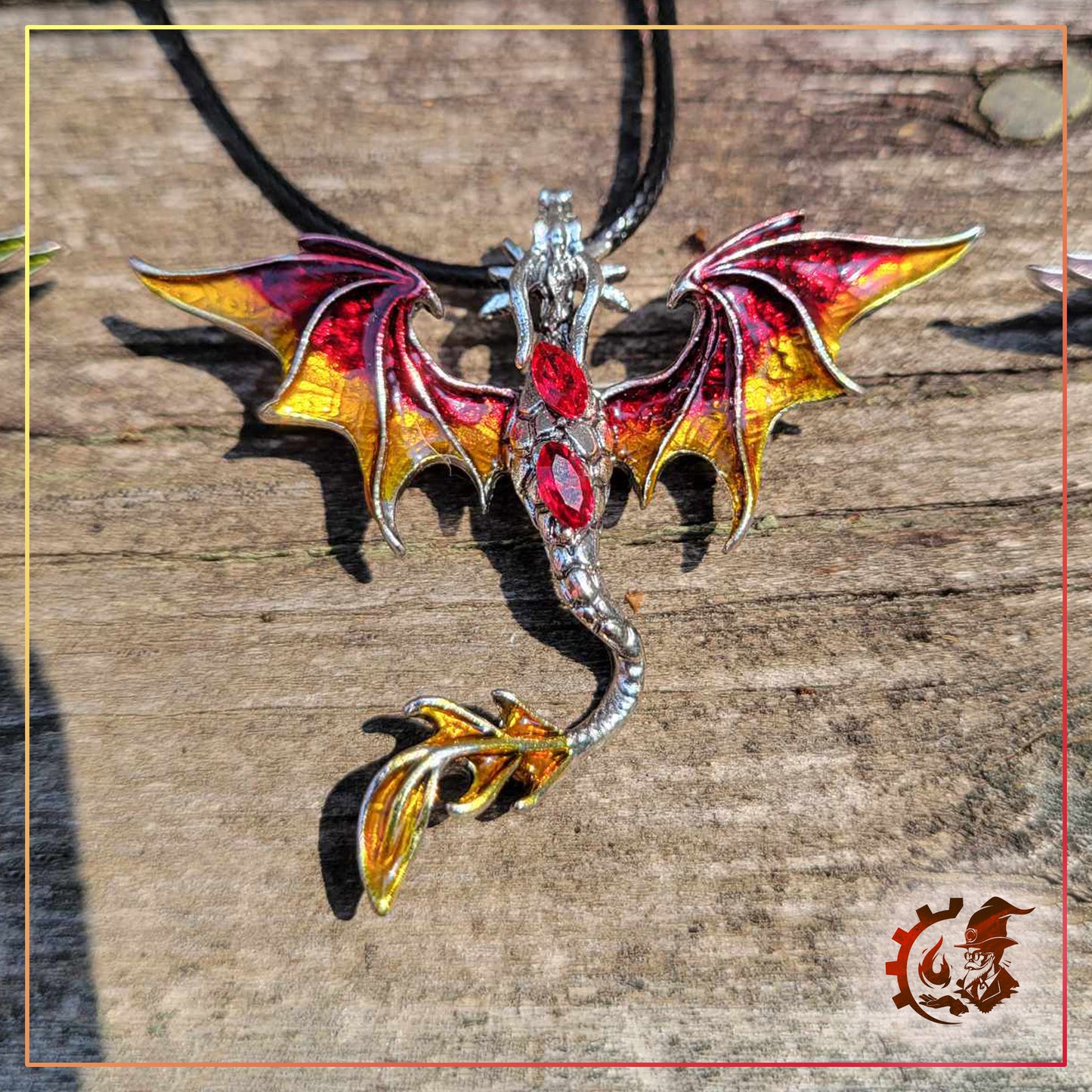 Épinglette ou collier Dragon scintillant