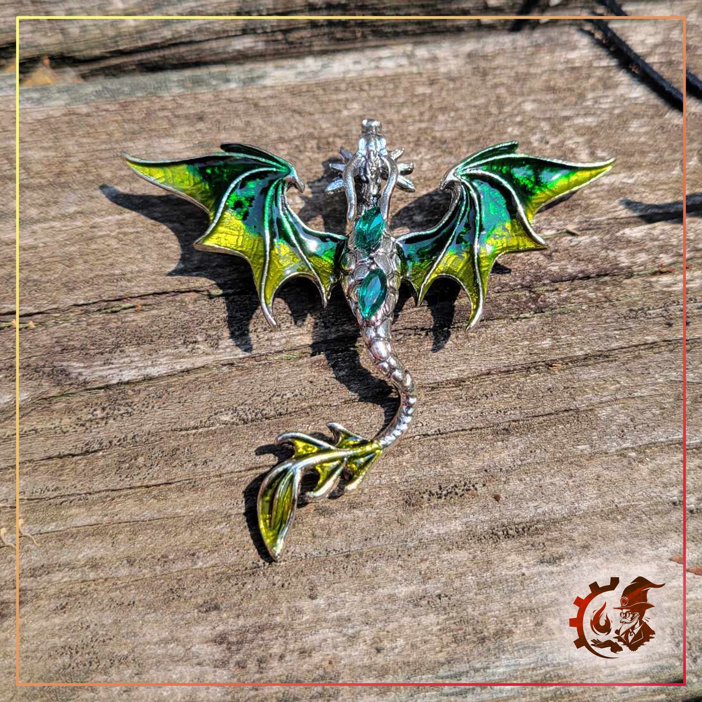 Épinglette ou collier Dragon scintillant