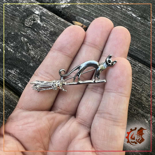 Brooch : Cat on broom